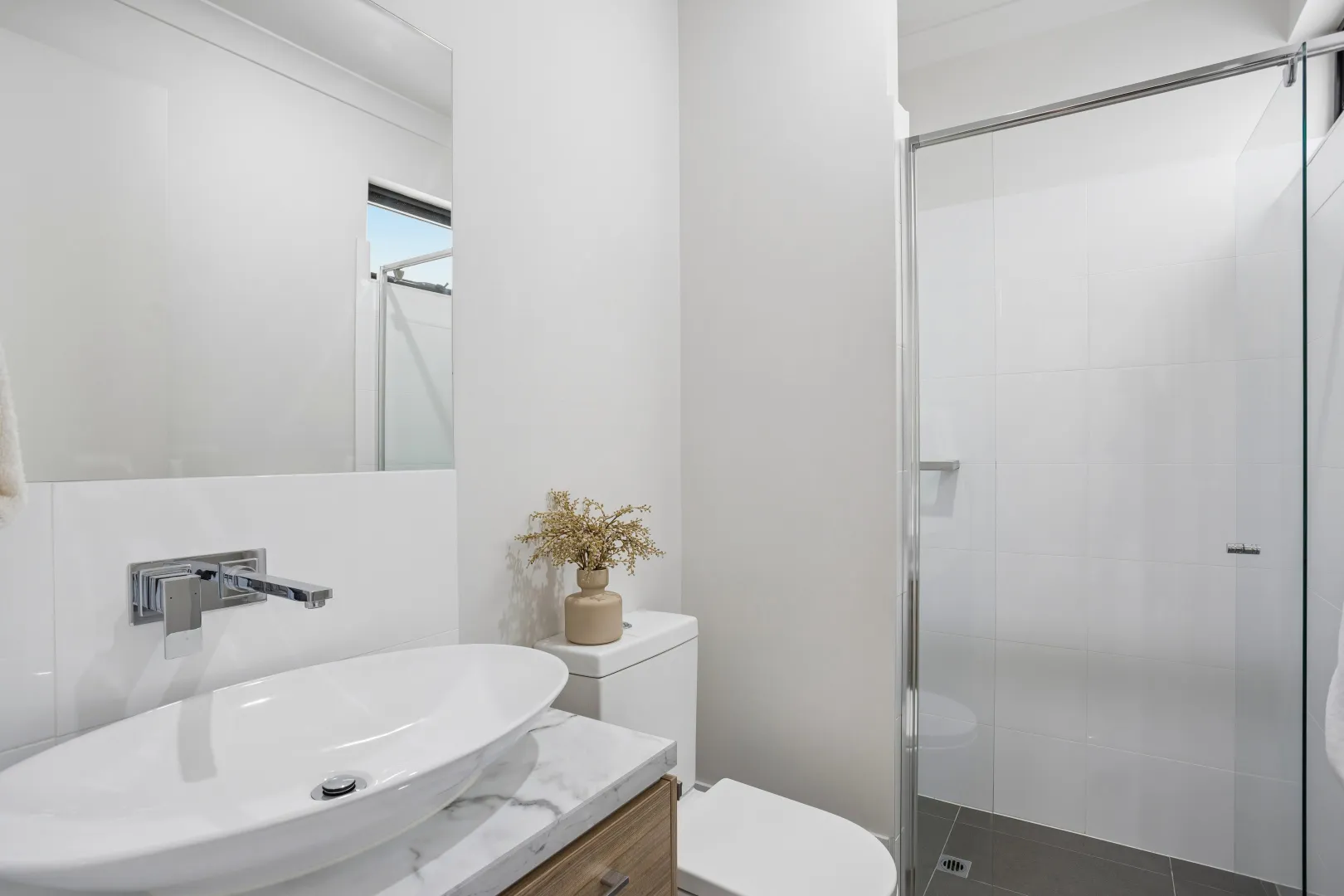Modern Elegance Meets Ultimate Convenience in the Heart of Campbelltown! - View 3