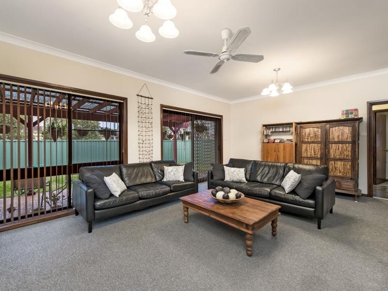 1 Robinia Place, ALFORDS POINT NSW 2234, Image 2