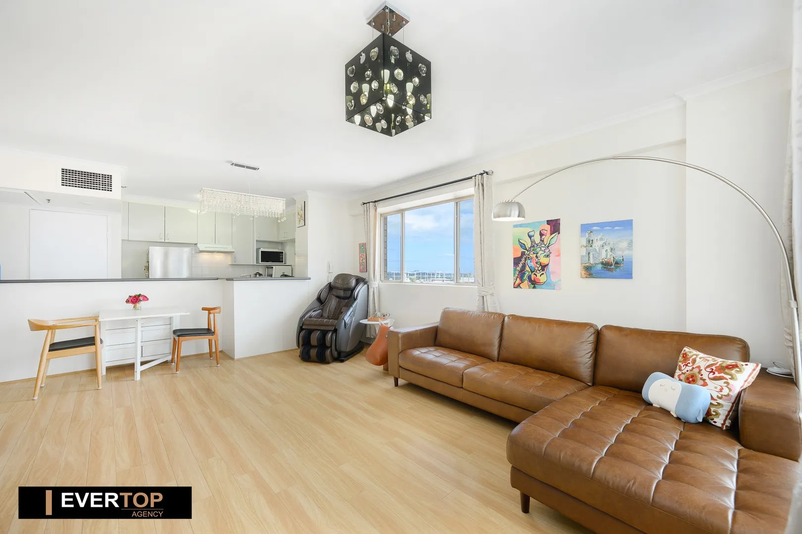 For Sale  Level 32 Corner Apartment with Panoramic City Views
221/398-408 Pitt Street, Haymarket, Haymarket