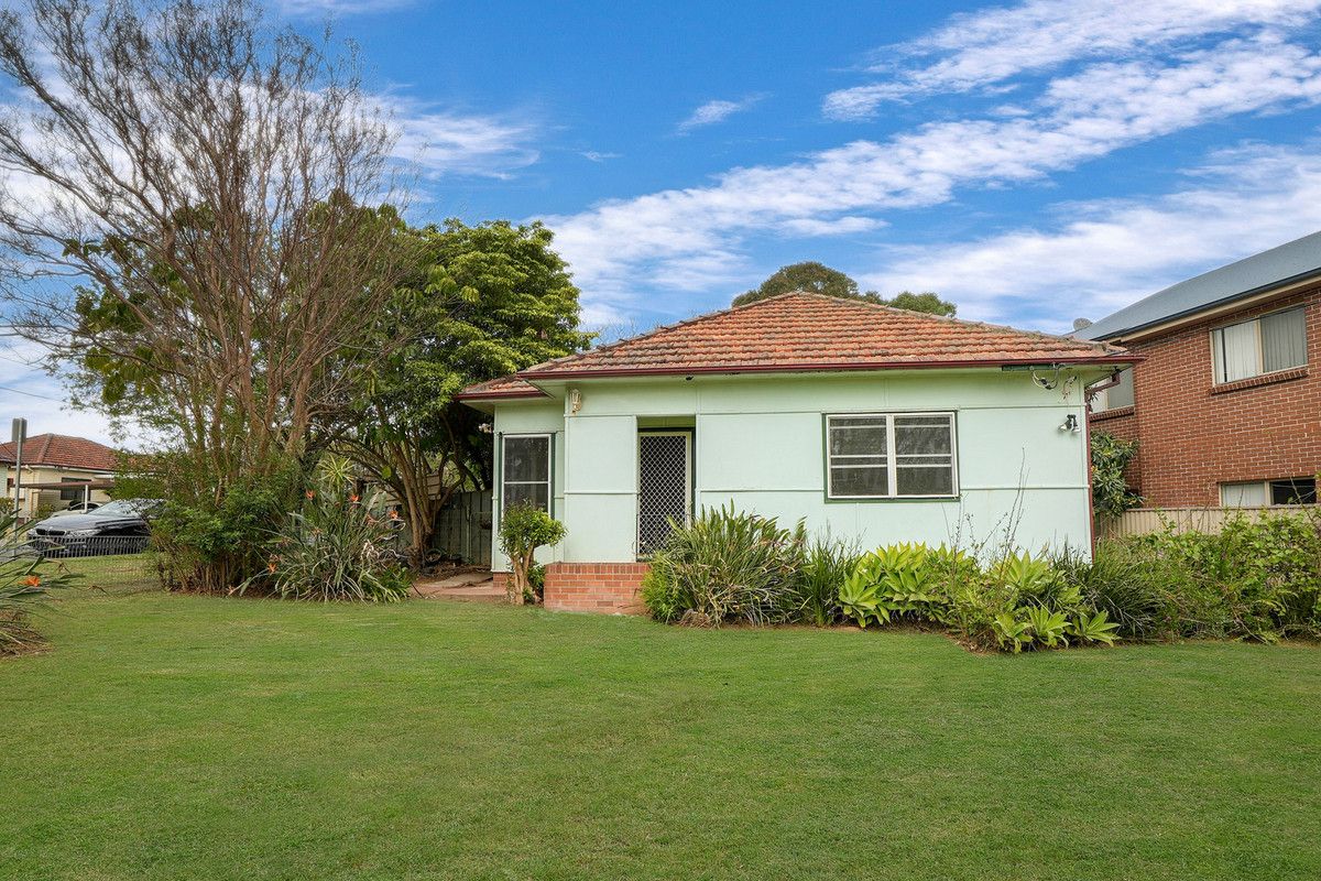 2 bedrooms House in 1 GRAY Crescent YAGOONA NSW, 2199