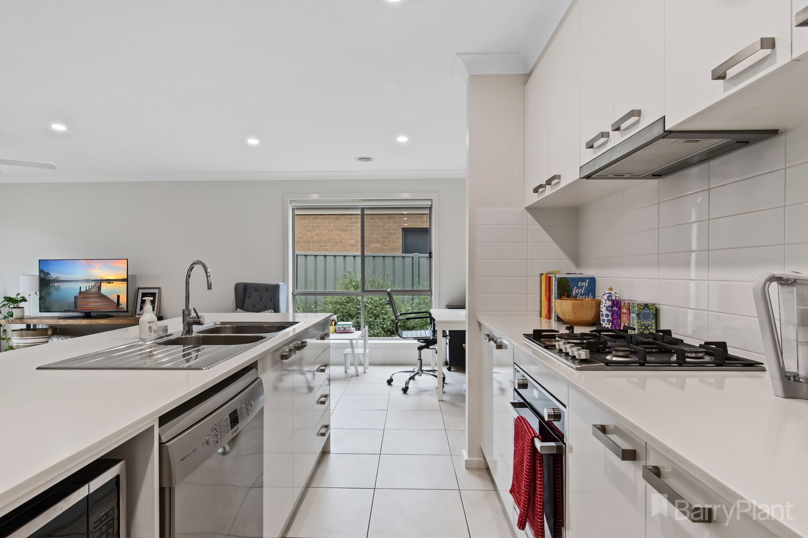 6/20A Emmett Street, Golden Square VIC 3555, Image 2