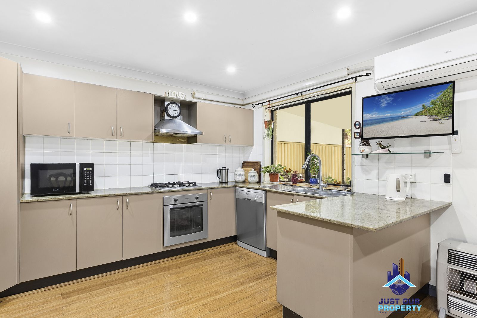 11 Leader Street, Padstow NSW 2211, Image 2