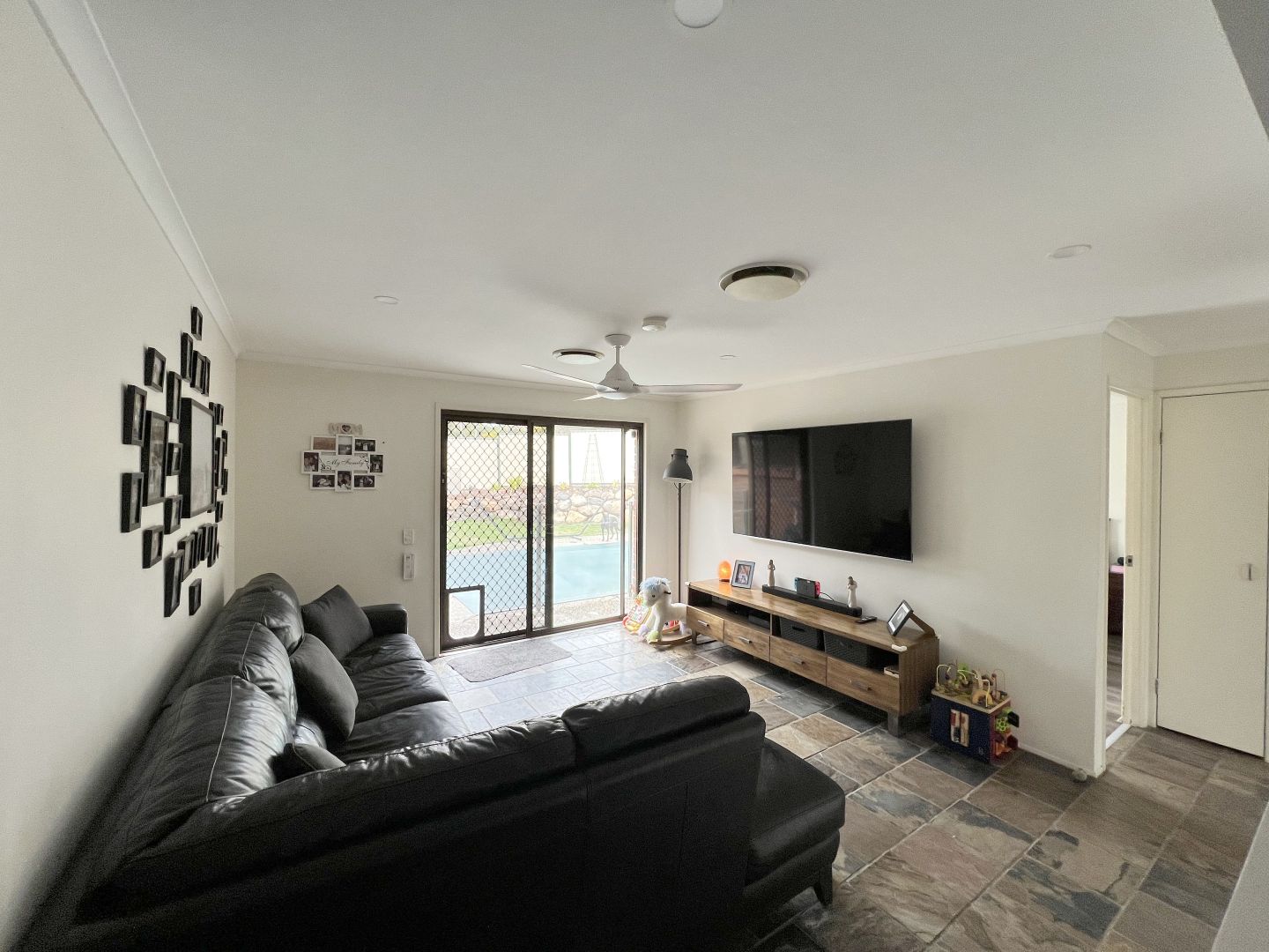 2/10 Columbia Court, Oxenford QLD 4210, Image 2