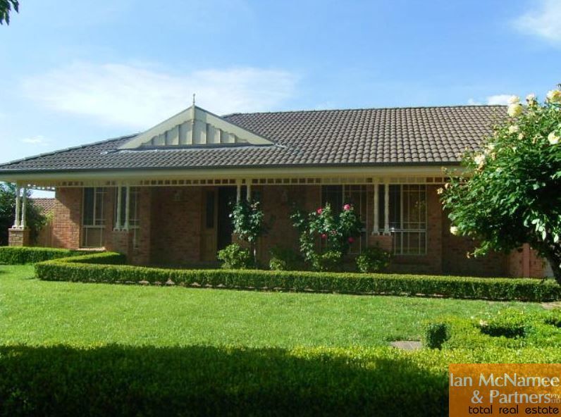 4 bedrooms House in 4 Kowen Place JERRABOMBERRA NSW, 2619