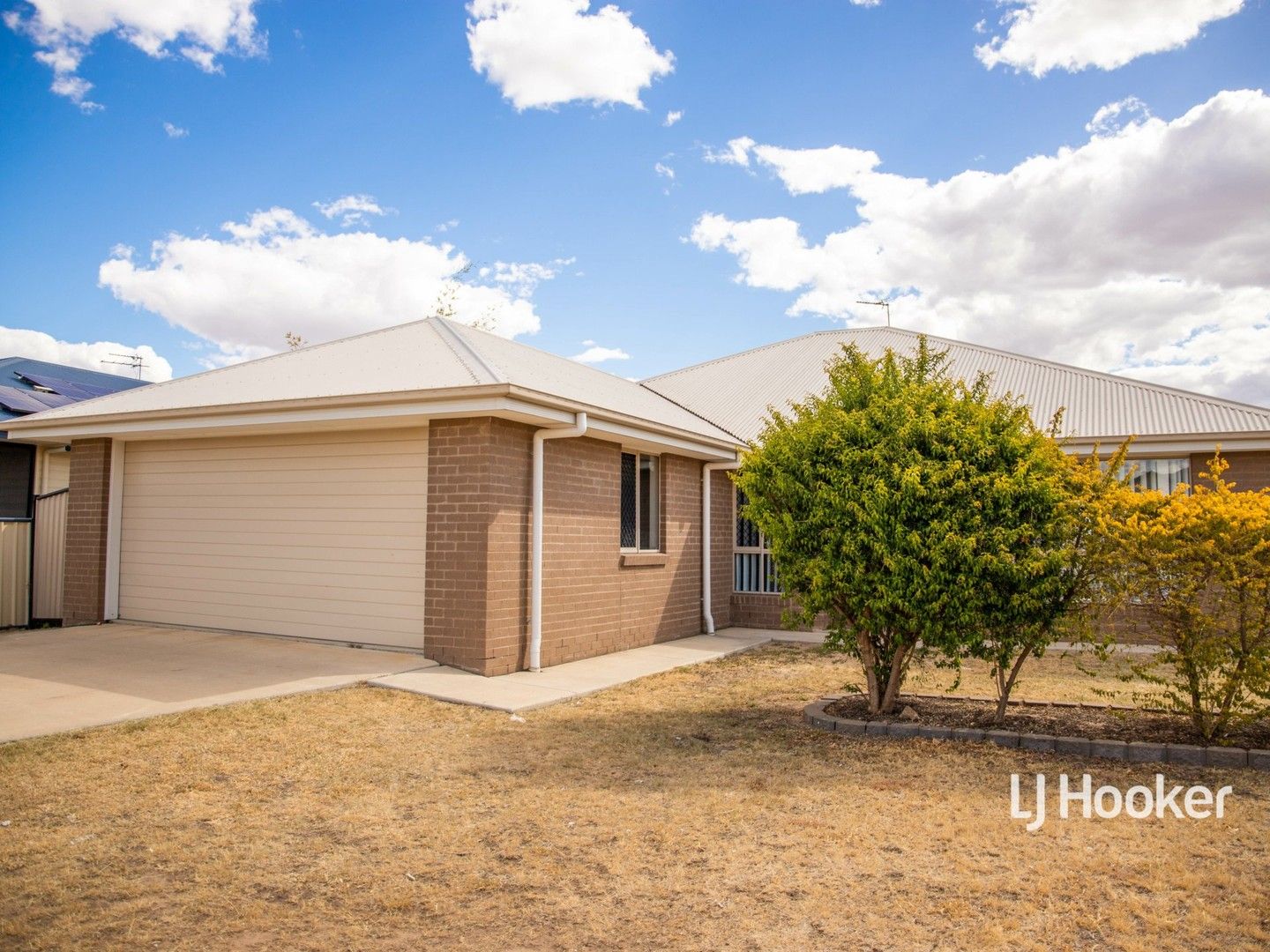 4 bedrooms House in 11 Lockyer Crescent ROMA QLD, 4455