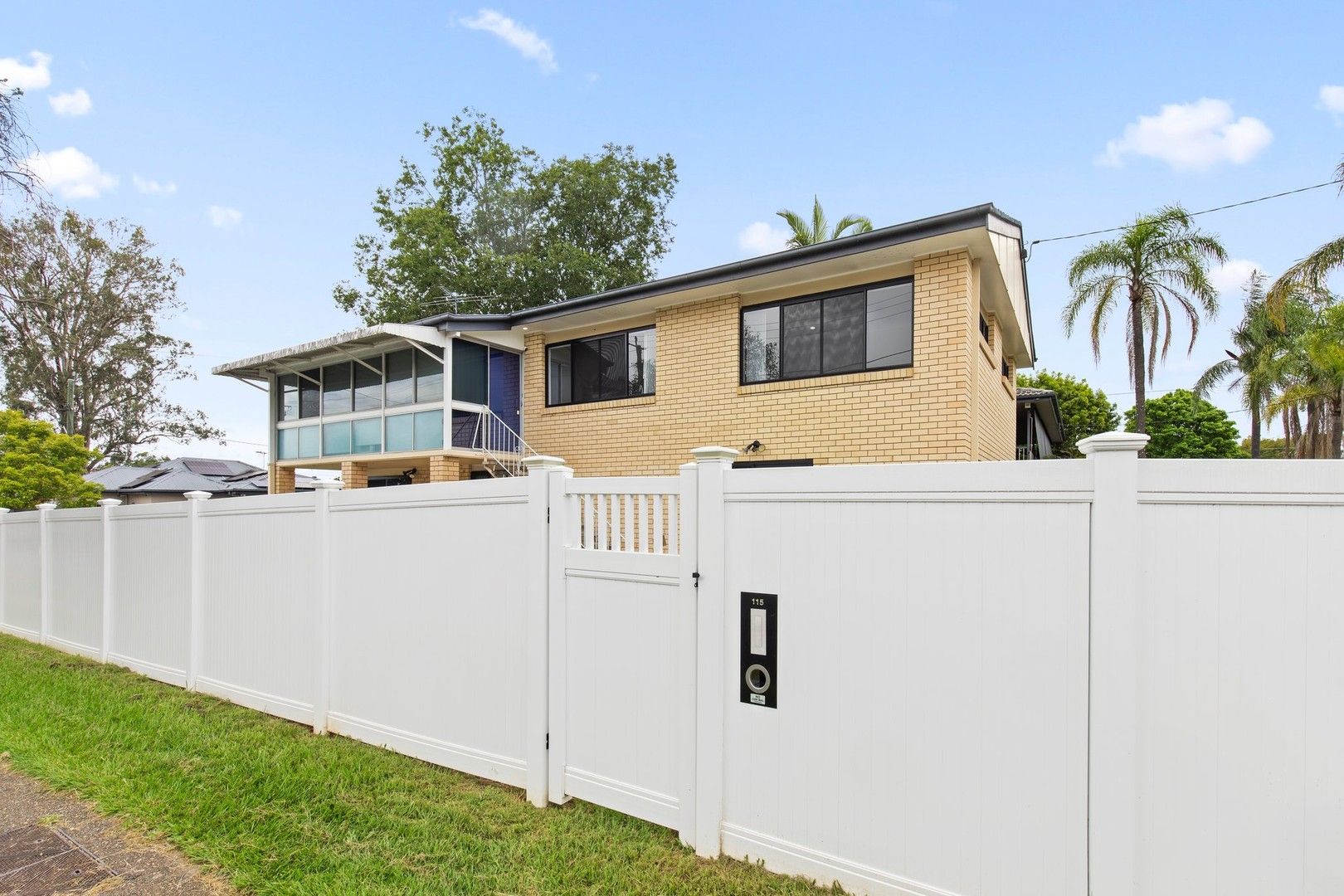 3 bedrooms House in 115 Lynne Grove Avenue CORINDA QLD, 4075