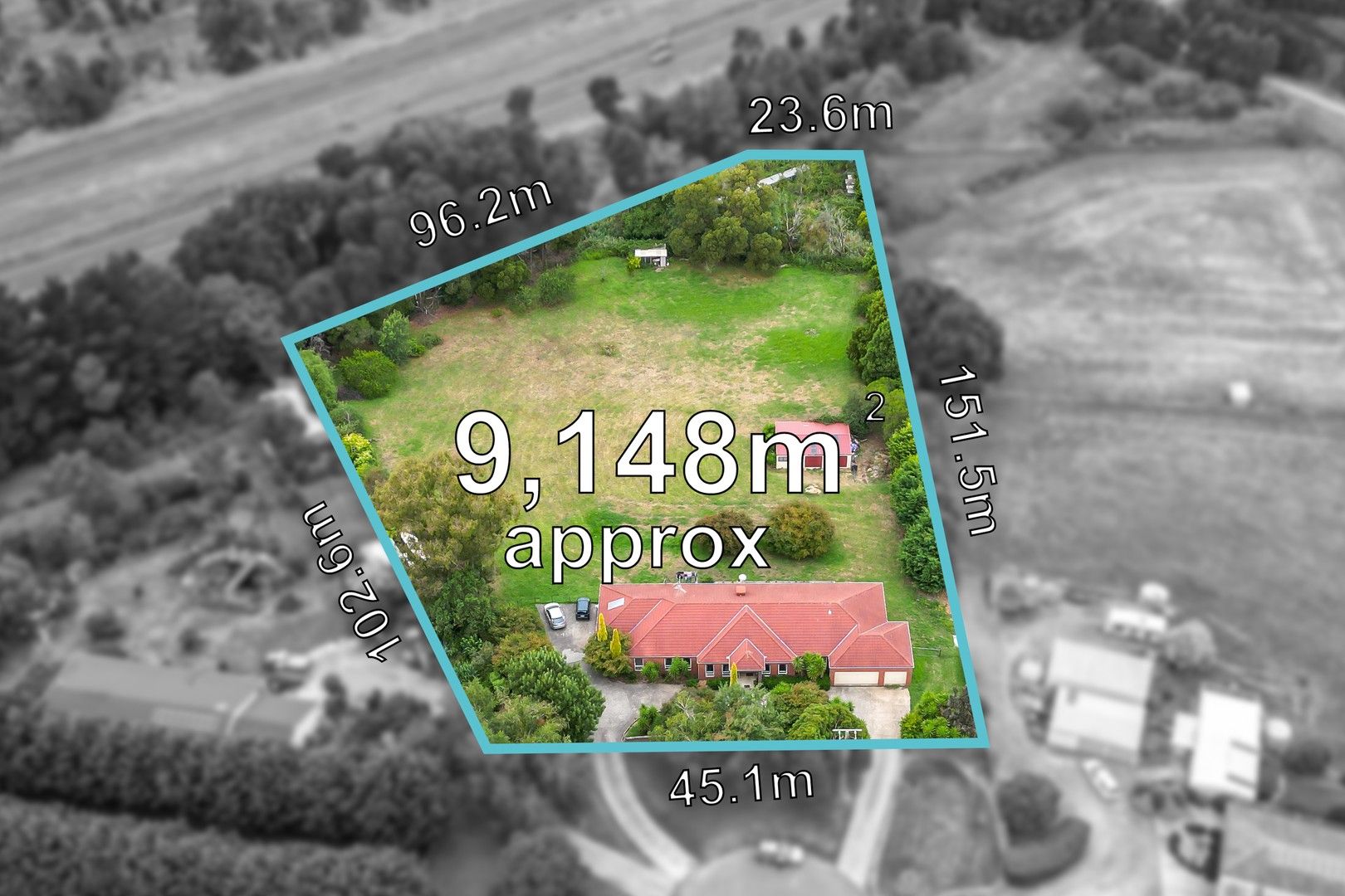 5 bedrooms House in 13 Greenland Drive DROUIN VIC, 3818