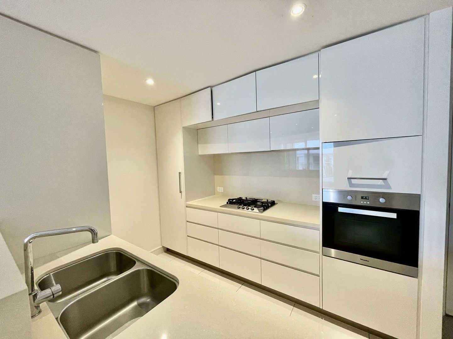 2 bedrooms Apartment / Unit / Flat in 410/18 Woodlands Avenue BREAKFAST POINT NSW, 2137