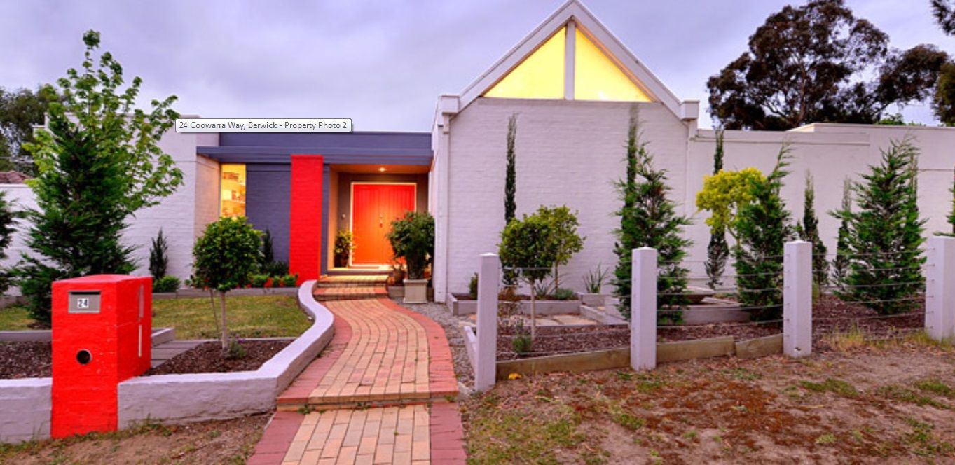 3 bedrooms House in 24 Coowarra Way BERWICK VIC, 3806