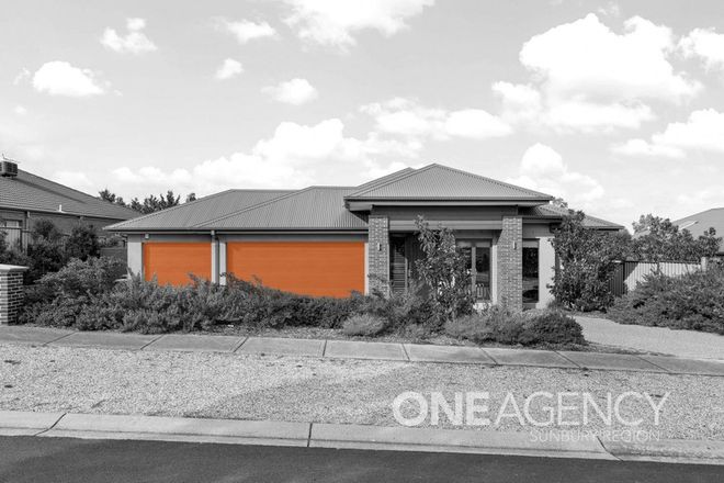 Picture of 15 Fentonhill Parade, SUNBURY VIC 3429