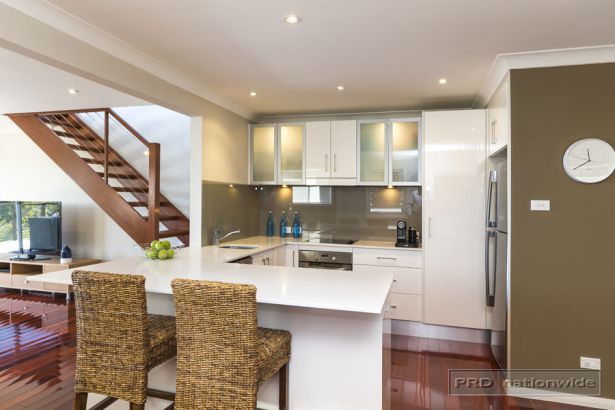 10 Pacific Street, CAVES BEACH NSW 2281, Image 2