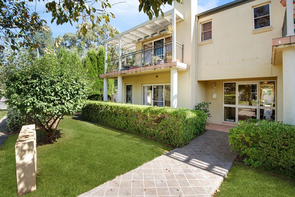 2/63 Spring Hill Circle, Currans Hill NSW 2567, Image 2