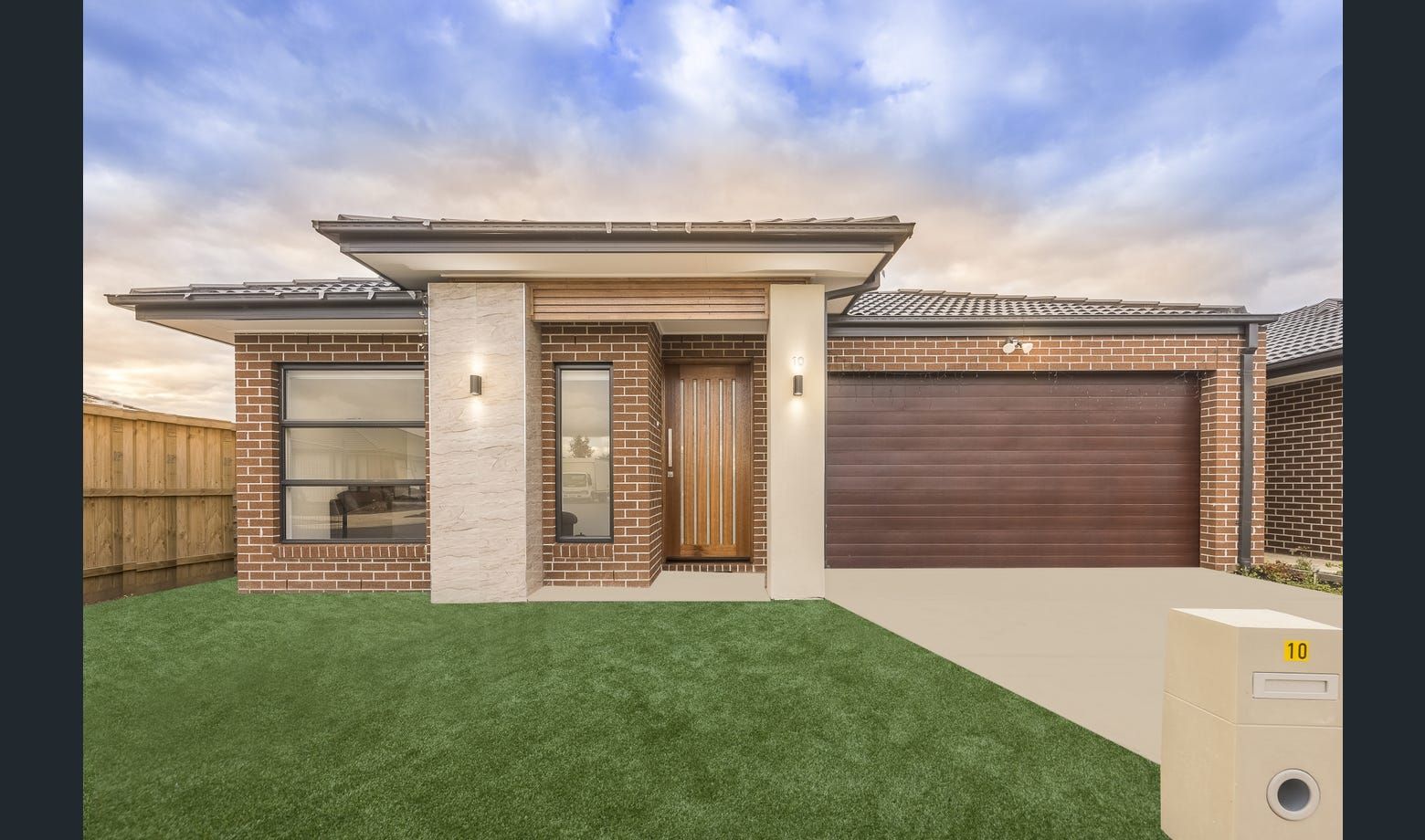 4 bedrooms House in 10 Amberfield Street MICKLEHAM VIC, 3064