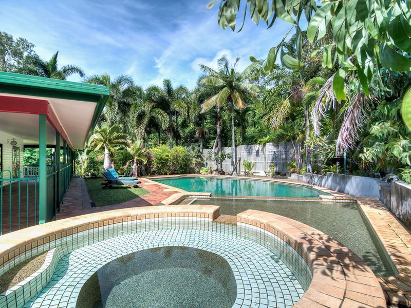 4 Nancy Close, OAK BEACH QLD 4877, Image 2