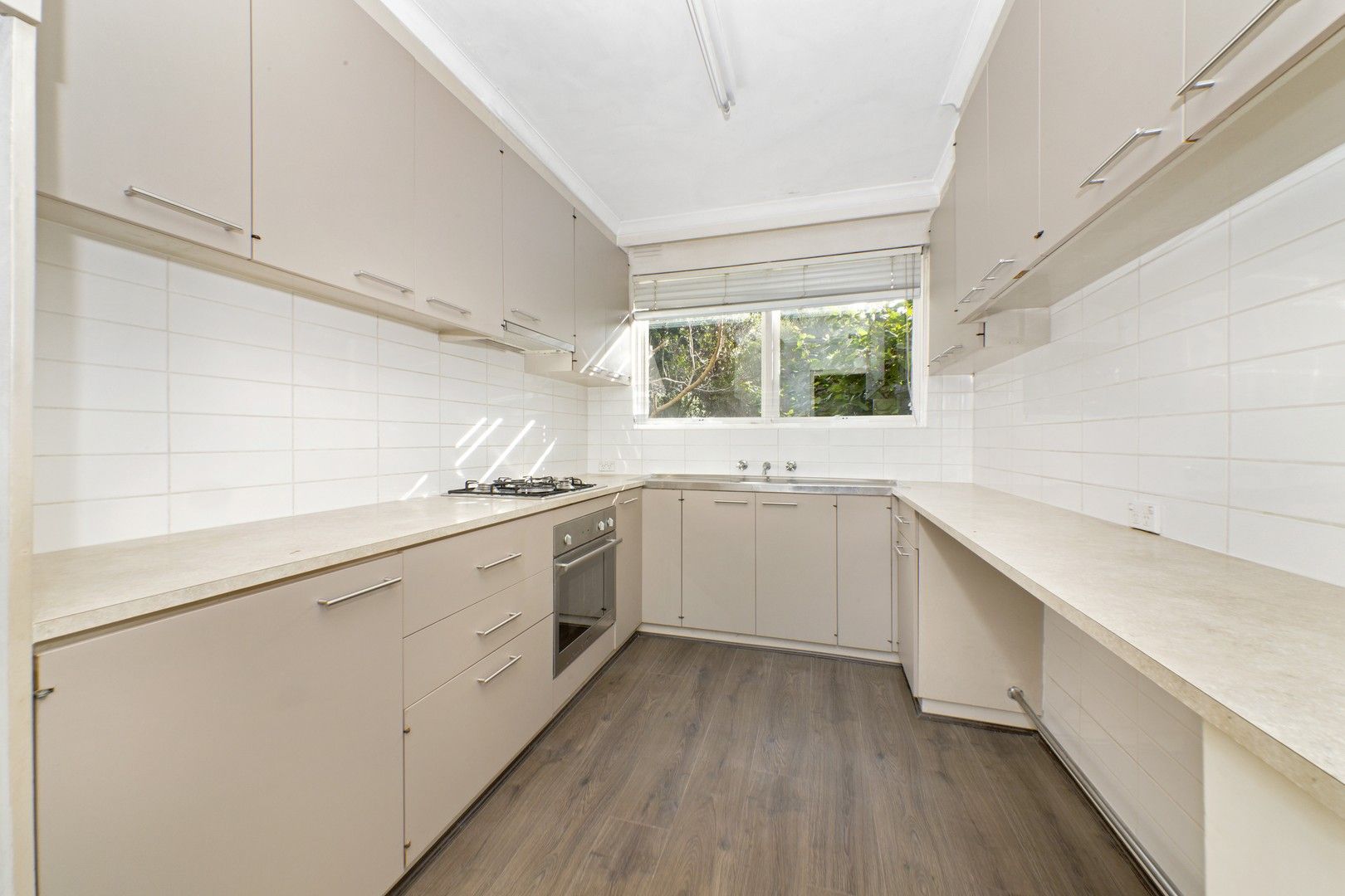 1 bedrooms Apartment / Unit / Flat in 2/12 St Huberts Road CARNEGIE VIC, 3163