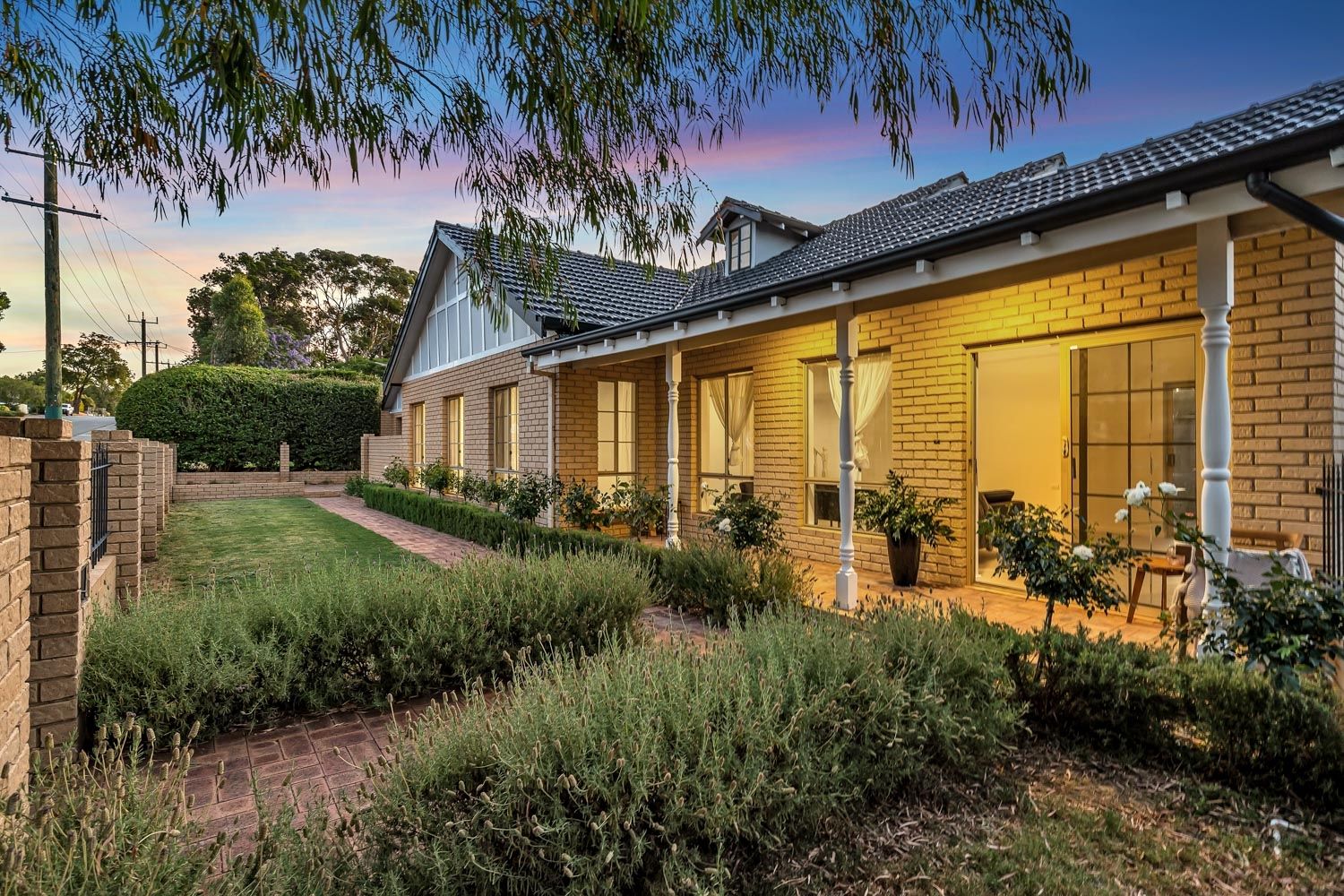 4 bedrooms House in 28 Boonooloo Road KALAMUNDA WA, 6076