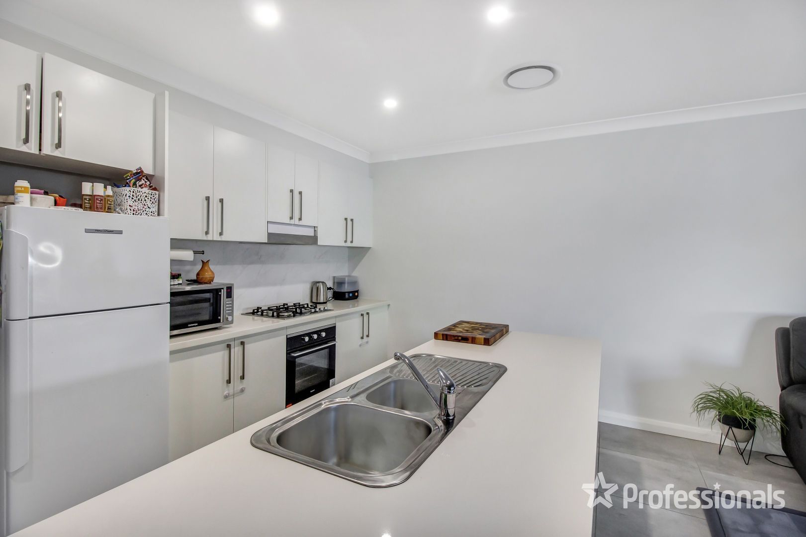 2/6 Derna Place, Ashmont NSW 2650, Image 2