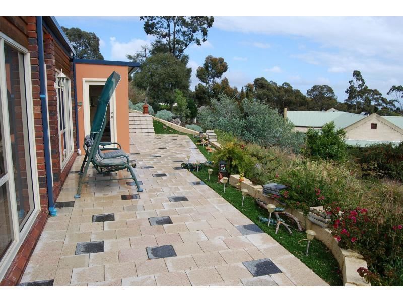 4 bedrooms House in 30 Hermes Road GOOSEBERRY HILL WA, 6076