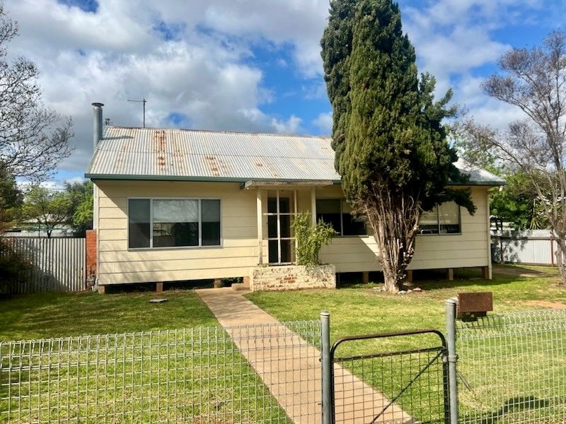 3 bedrooms House in 12 Cudgerie Avenue LEETON NSW, 2705