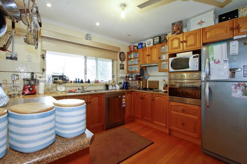 20 Macassar Crescent, The Honeysuckles VIC 3851