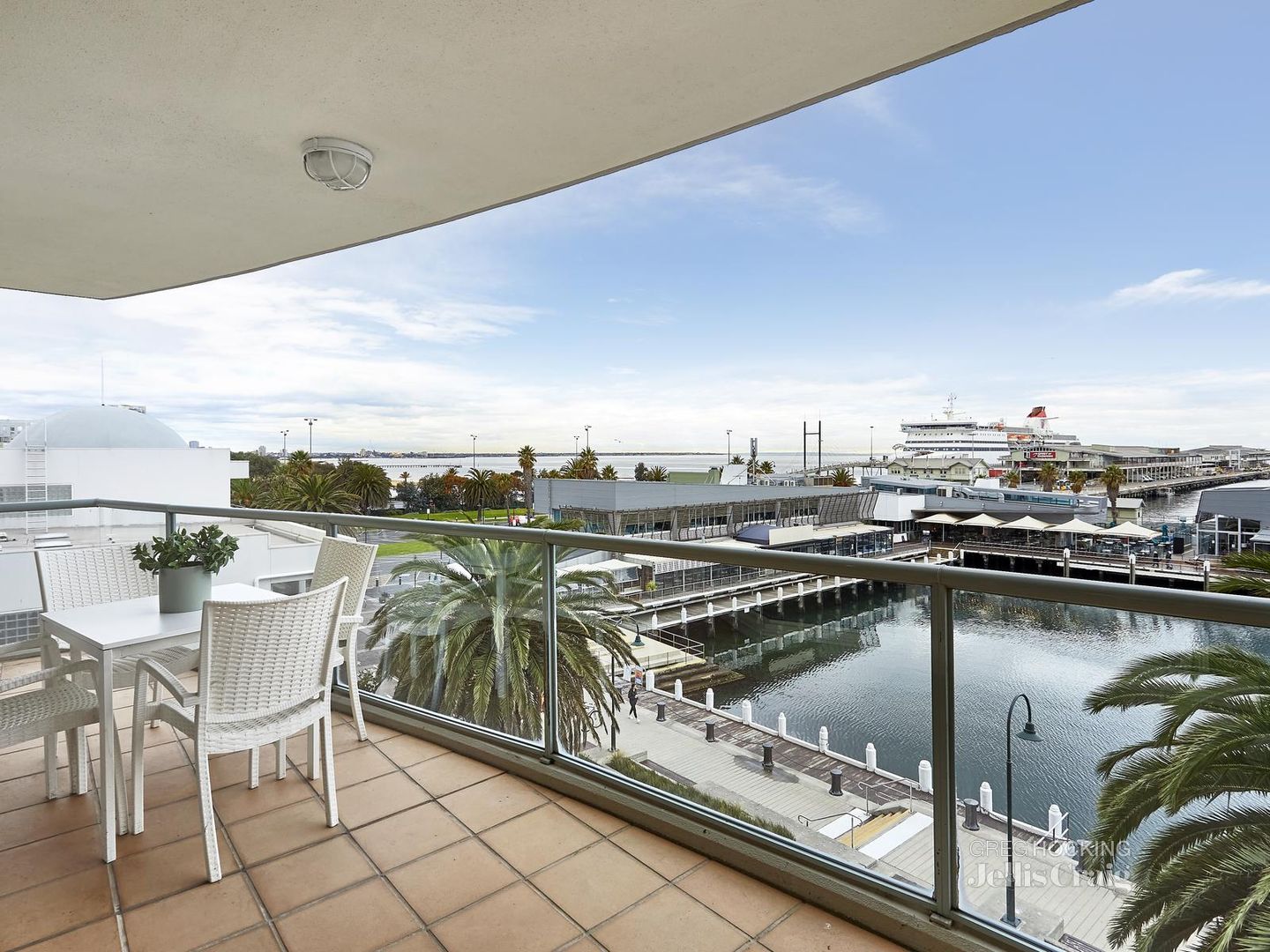 401/107 Beach Street, Port Melbourne VIC 3207, Image 2