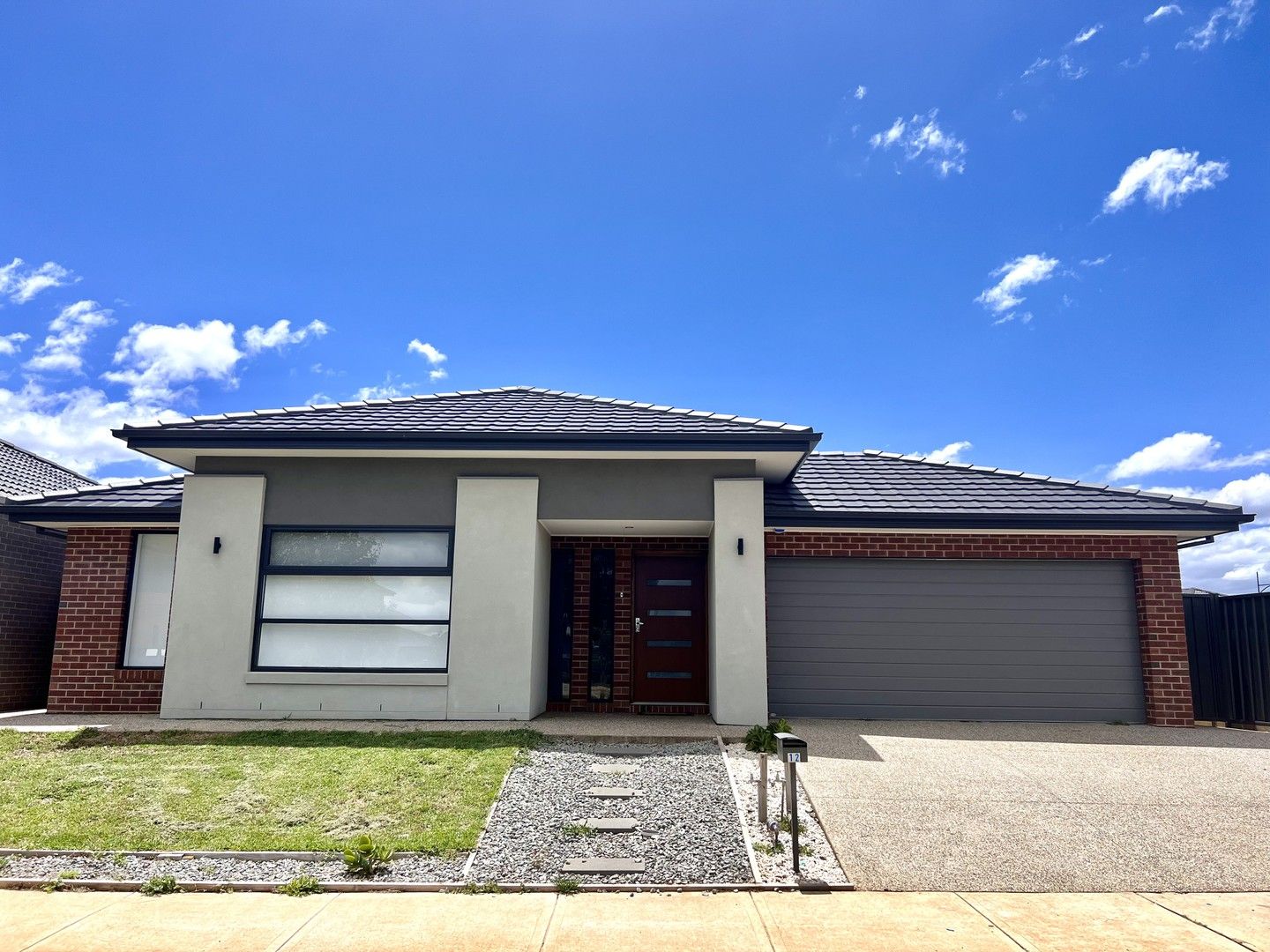 4 bedrooms House in 12 Arena Circuit STRATHTULLOH VIC, 3338