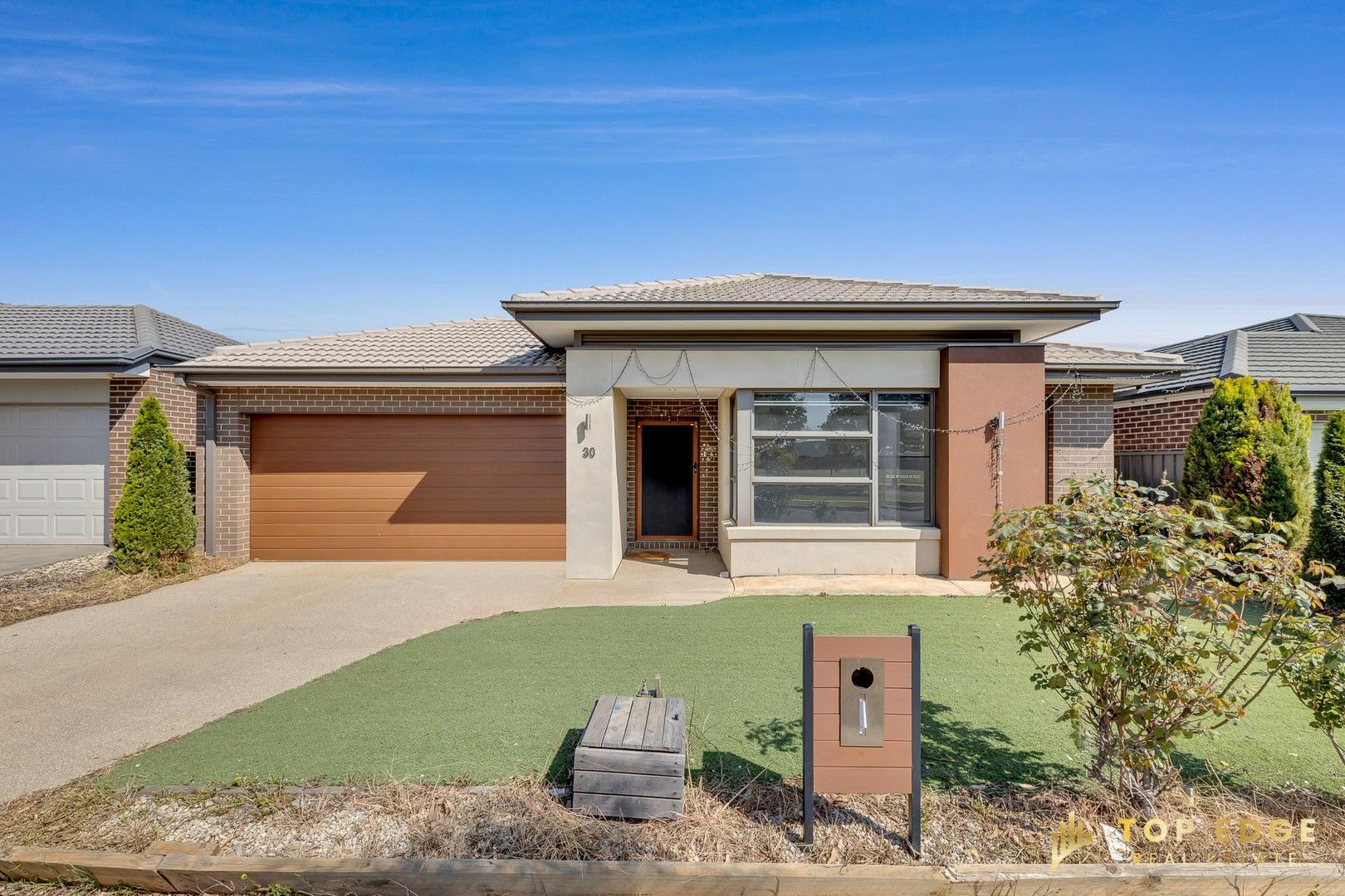 4 bedrooms House in 30 Maracana Circuit STRATHTULLOH VIC, 3338