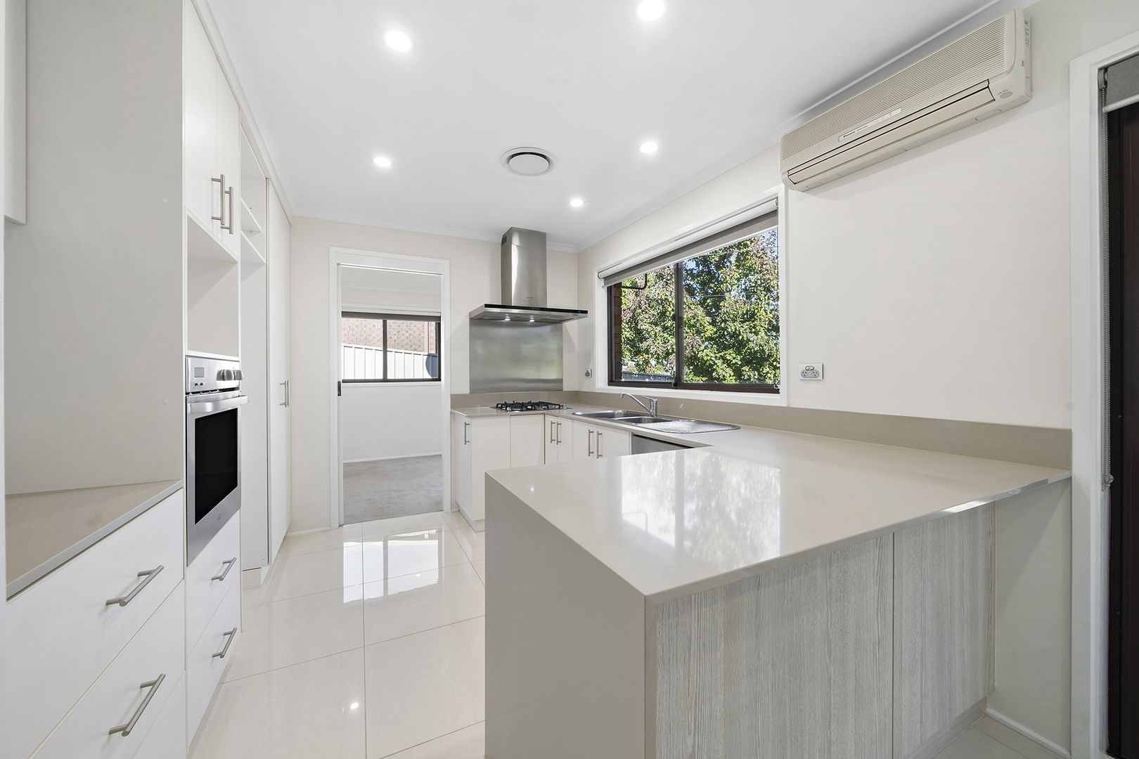 41 Vagabond Crescent, Mckellar ACT 2617, Image 2