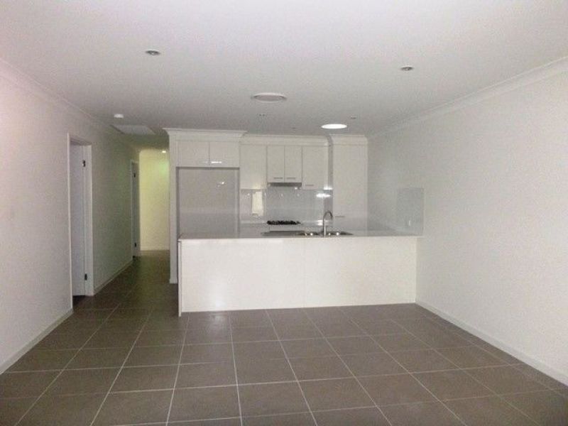 1 & 2/32 Skewis St, Chinchilla QLD 4413, Image 2