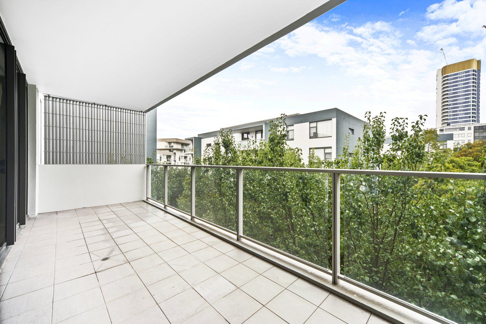 2 bedrooms Apartment / Unit / Flat in 501/15 shoreline drive RHODES NSW, 2138