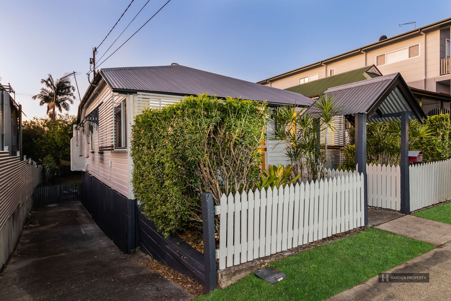 16 Eighth Avenue, Coorparoo QLD 4151, Image 0