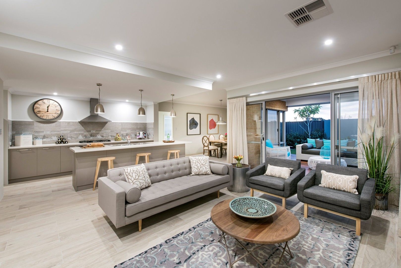 4 bedrooms House in 5 Wattleseed Avenue TREEBY WA, 6164