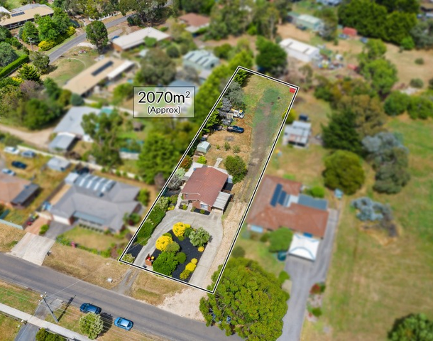 14 Metcalfe Drive, Romsey VIC 3434