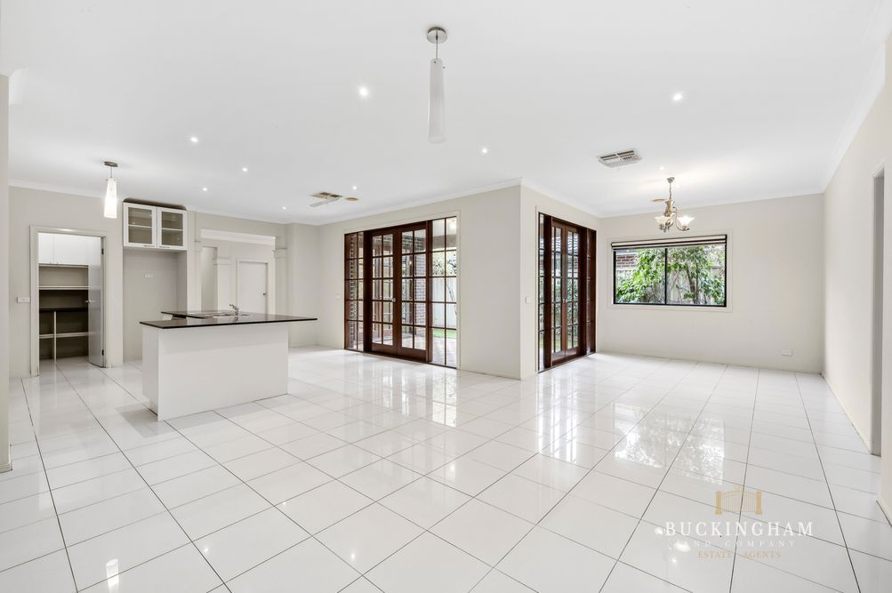 45 Greenfields Drive, Epping VIC 3076, Image 2
