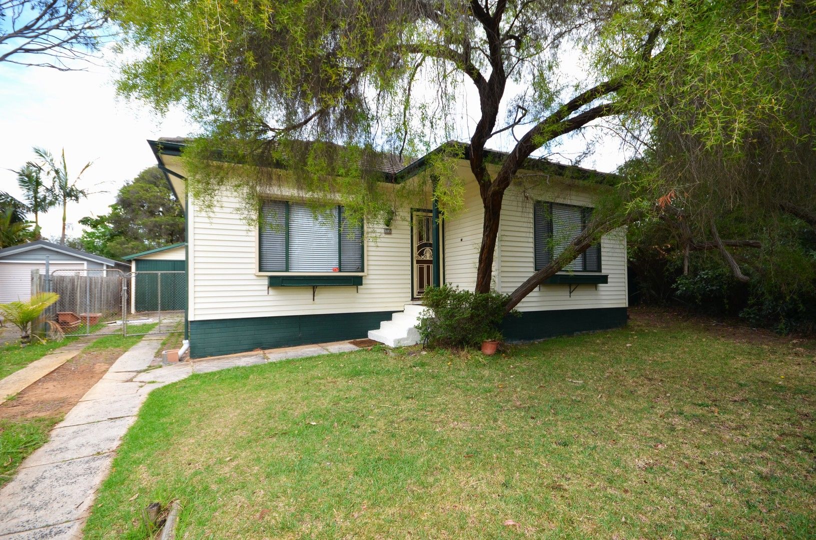 3 bedrooms House in 32 Thomas Kelly Crescent LALOR PARK NSW, 2147