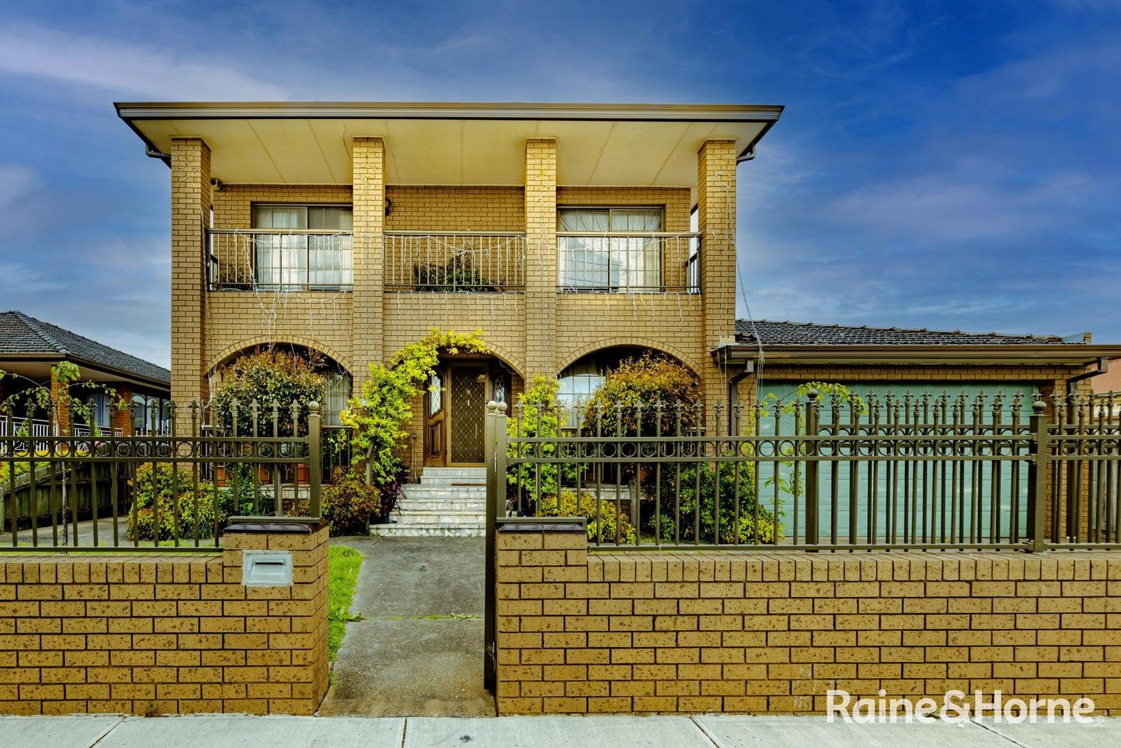 5 bedrooms House in 102 Neale Road DEER PARK VIC, 3023