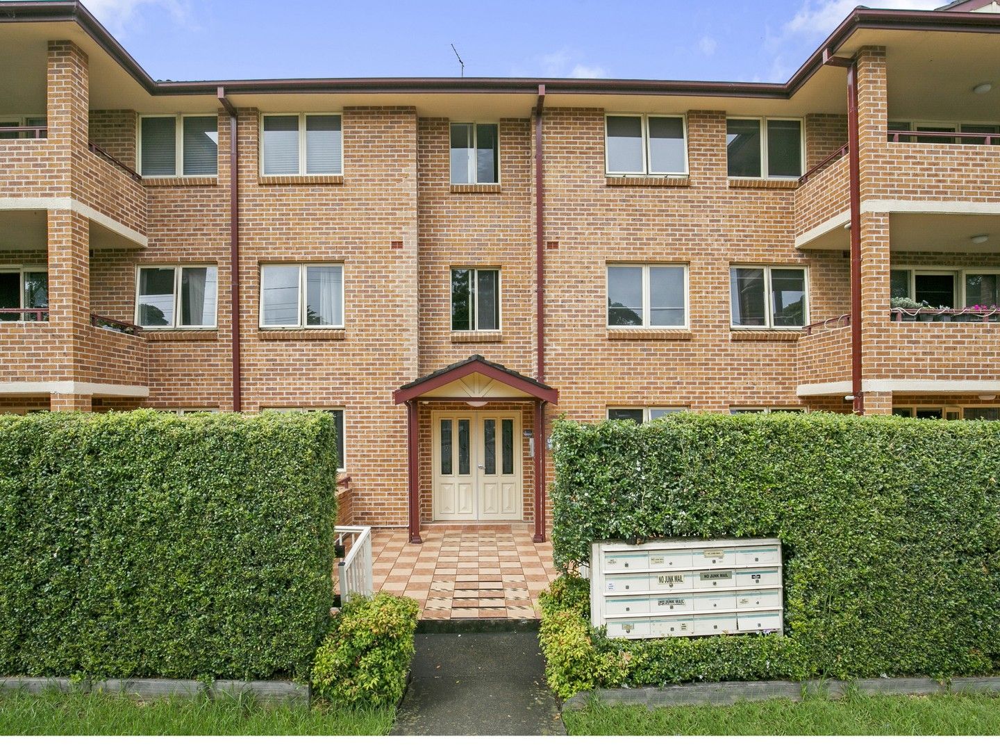 2 bedrooms Apartment / Unit / Flat in 1/494-496 President Avenue KIRRAWEE NSW, 2232