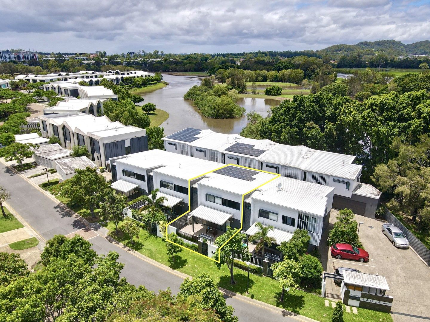 4 bedrooms Apartment / Unit / Flat in 2/88 Glades Drive ROBINA QLD, 4226