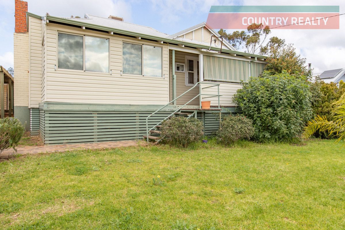 3 bedrooms House in 10 Queen Street NORTHAM WA, 6401
