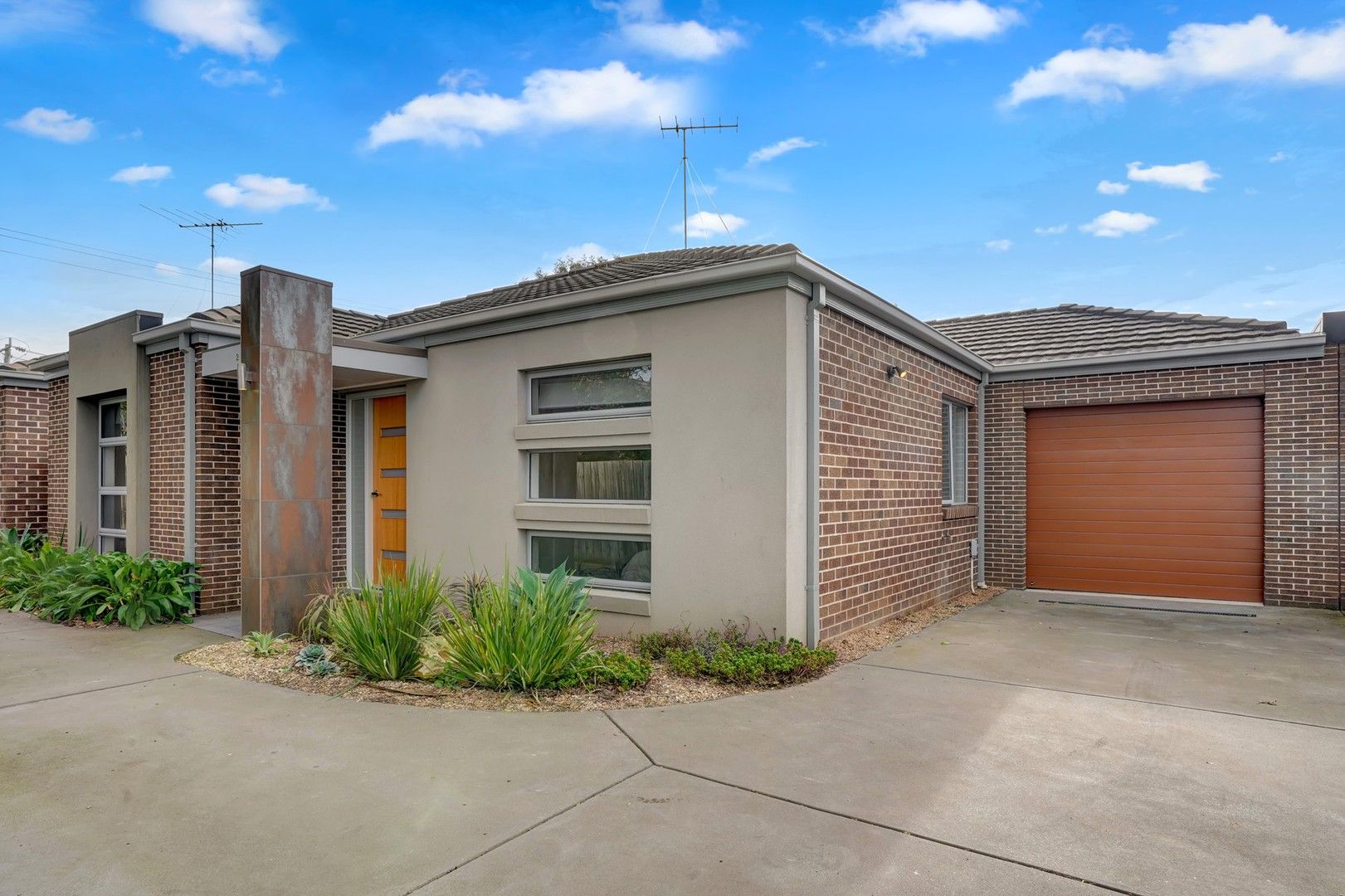 2/11 Boundary Road, Newcomb VIC 3219, Image 0