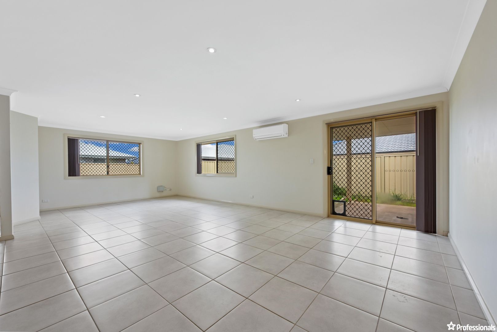 2/246 Place Road, Wonthella WA 6530, Image 2