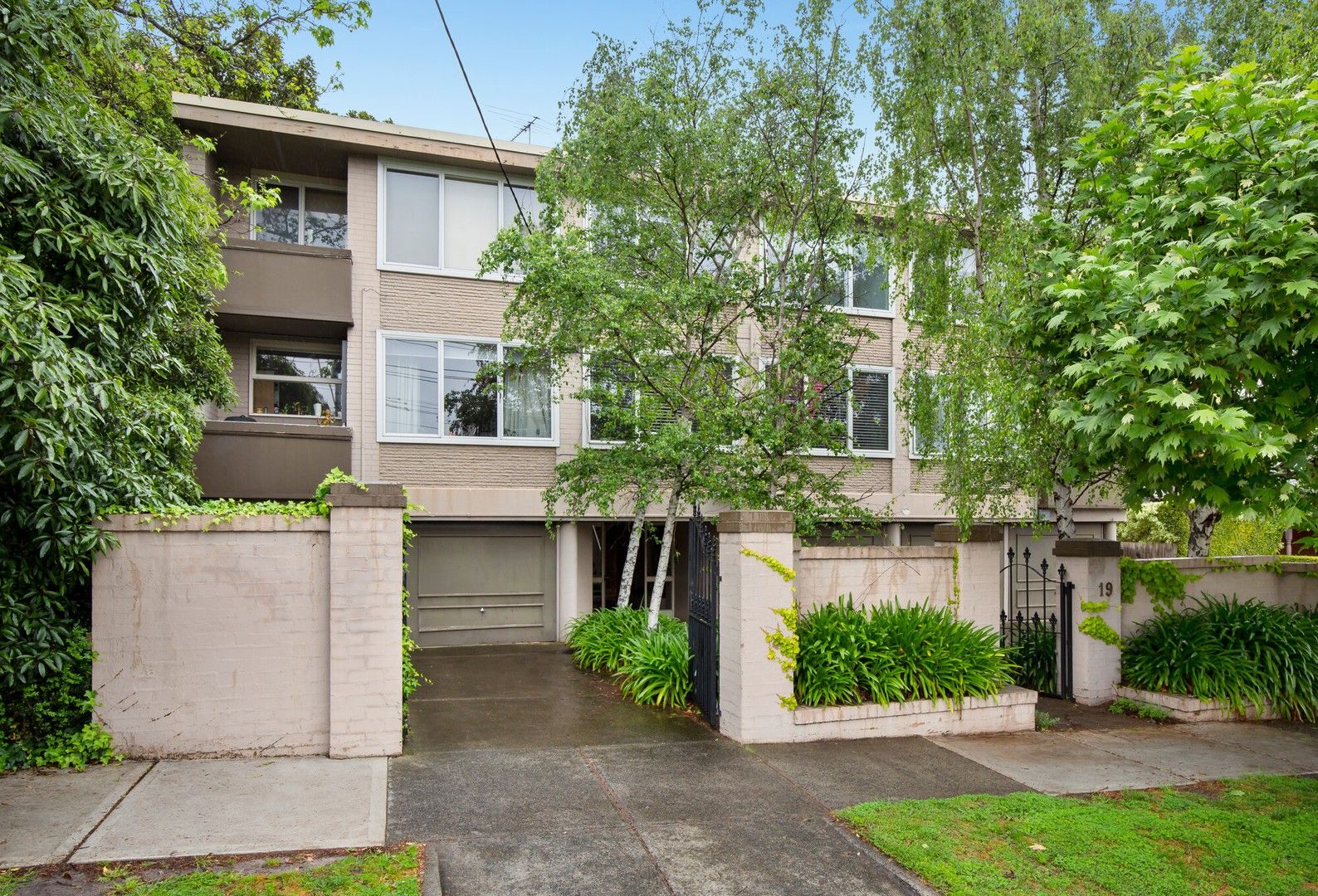2 bedrooms Apartment / Unit / Flat in 7/19 Hawthorn Road CAULFIELD NORTH VIC, 3161