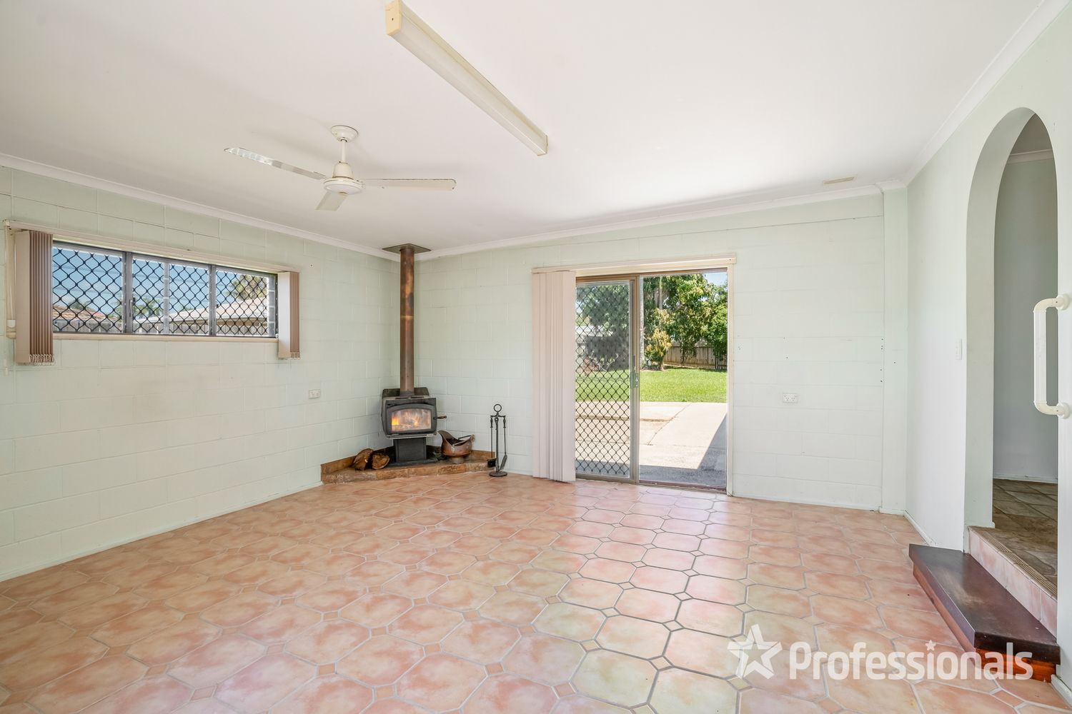 8 Teraglin Court, Tin Can Bay QLD 4580, Image 2