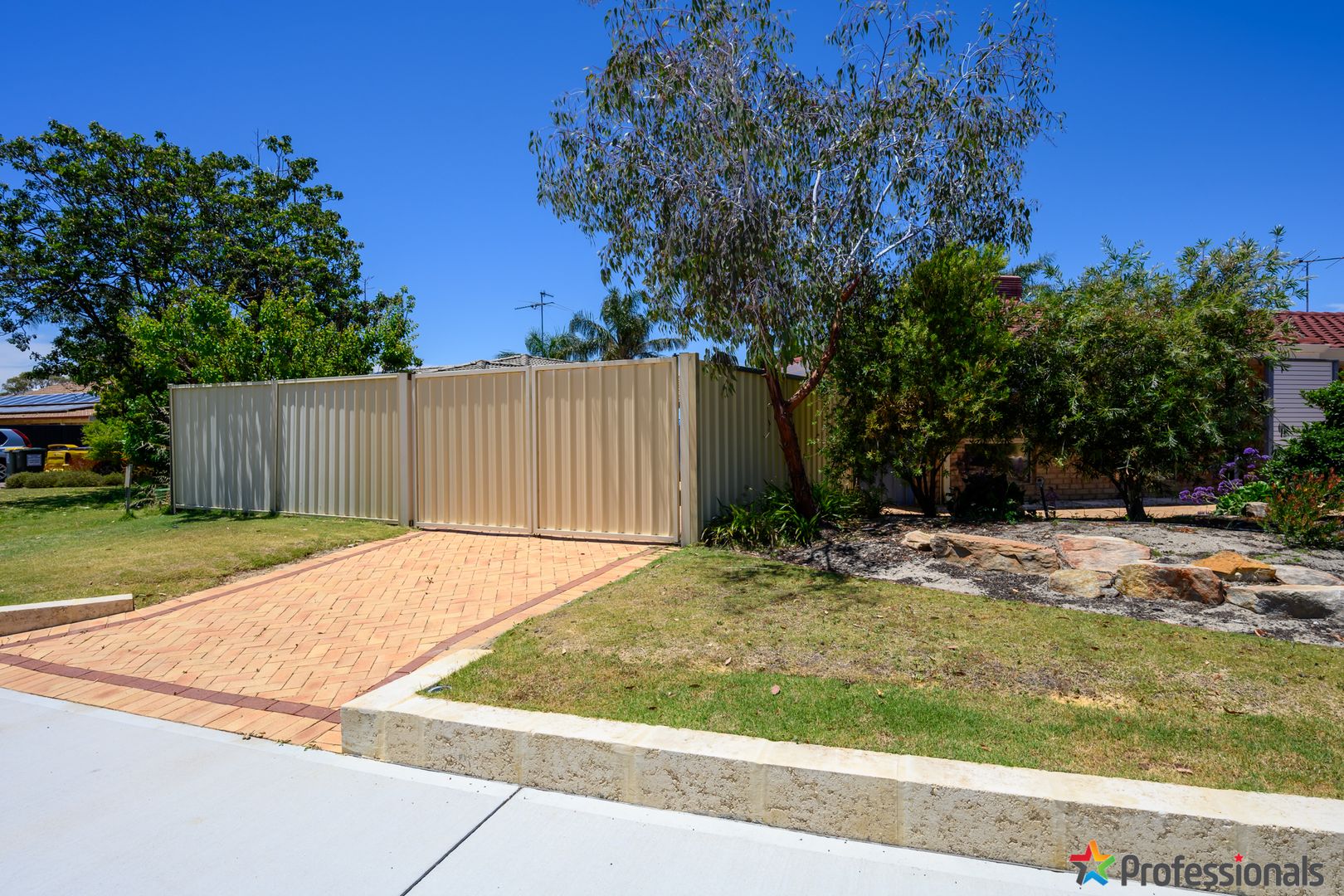 20A Sandford Crescent, Halls Head WA 6210, Image 2