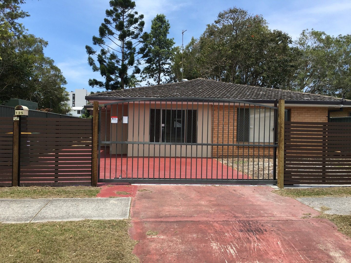 4 bedrooms House in 125 Muir St LABRADOR QLD, 4215