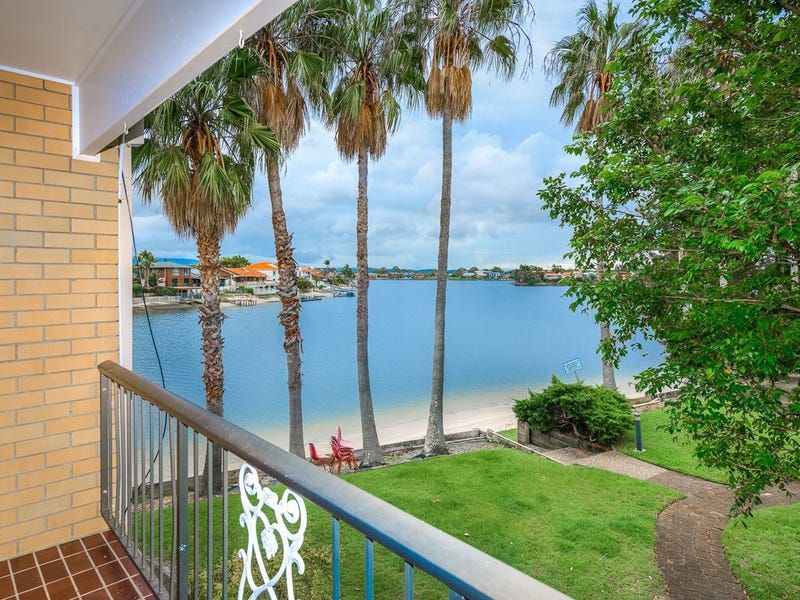 2 bedrooms Townhouse in 9/9 Jodie Court MERMAID WATERS QLD, 4218