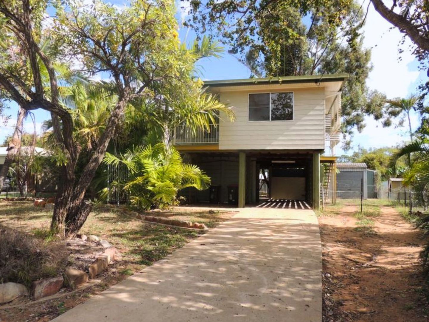 3 bedrooms House in 30 Yeates Street MORANBAH QLD, 4744