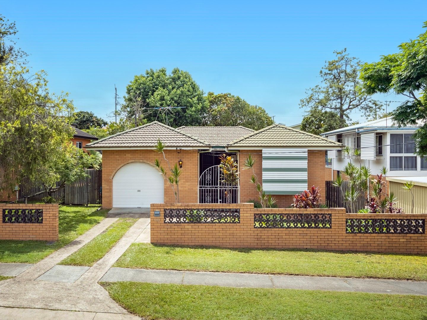 3 bedrooms House in 16 Minto Crescent ARANA HILLS QLD, 4054