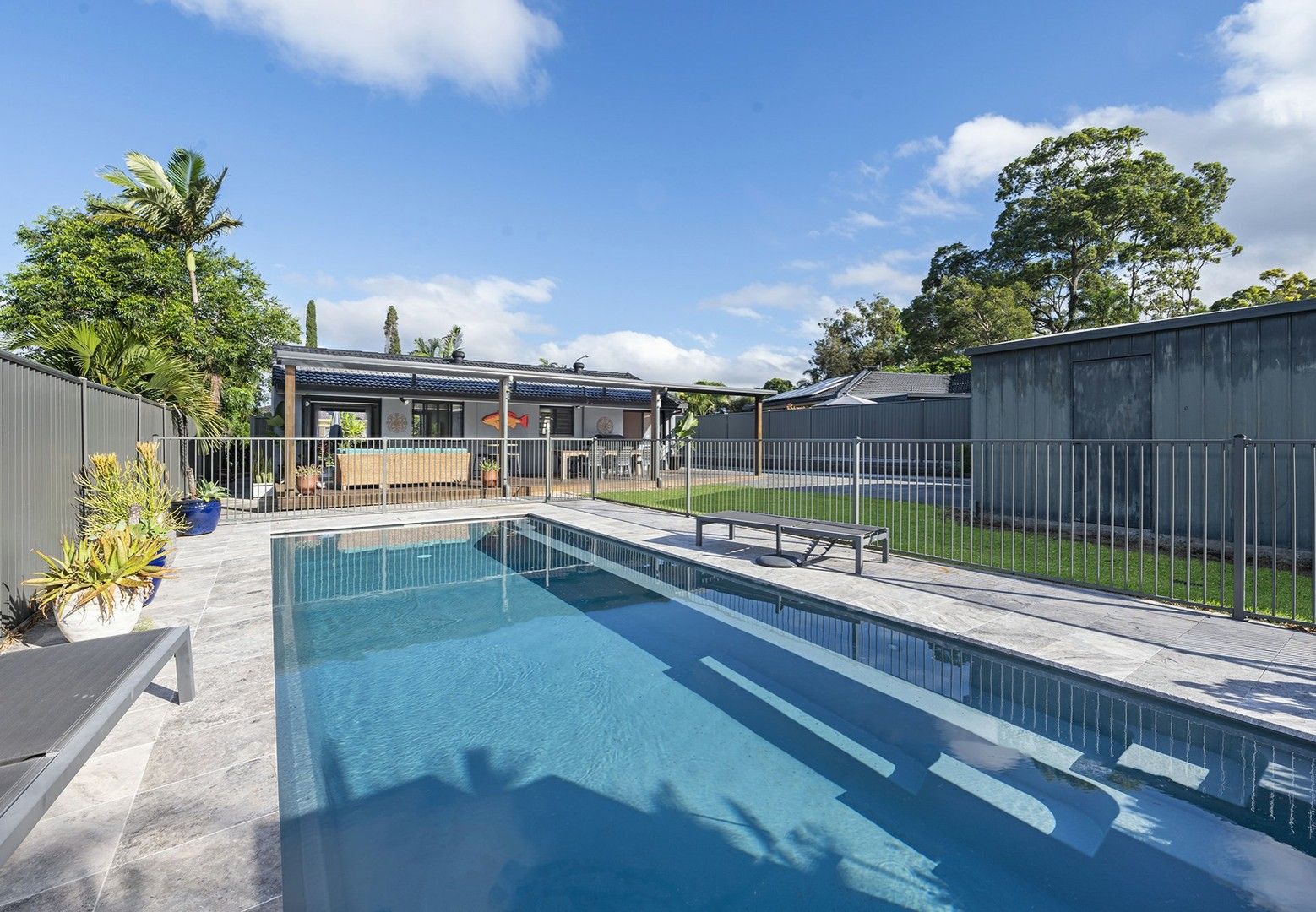 3 bedrooms House in 9 Galleon Way CURRUMBIN WATERS QLD, 4223