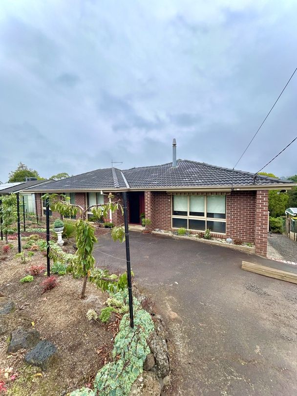 14 Allen Road, Monbulk VIC 3793 House For Rent Domain